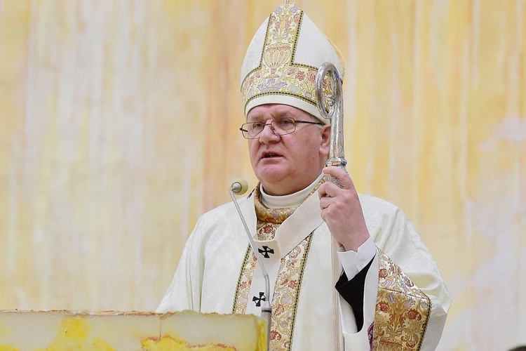 Człowiek to ktoś więcej