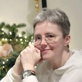 „Dlaczego nie klęczysz?” – usłyszała od dziecka. Ochrzczona jako dorosła, dziś przygotowuje do sakramentów innych dorosłych