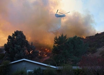 Śmigłowce w akcji gszenia pożarów w Los Angeles