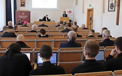 "Te dane pozwalają stanąć w prawdzie" - co wynika z badań nad religijnością?