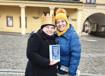 Cieszyńskie wolontariuszki Hospicjum im. Łukasza Ewangelisty, Aleksandra i Dorota, także wzięły udział w kweście.