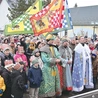 	Kacper, Melchior i Baltazar razem z wszystkimi uczestnikami stanęli przed Świętą Rodziną.