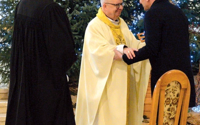 	Bp Andrzej Czaja z duszpasterzami ewangelickim i zielonoświątkowym.