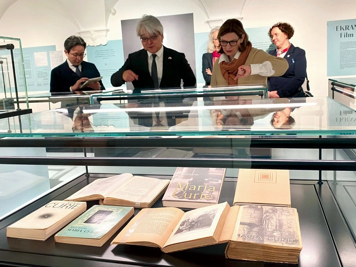 Główną cześć ekspozycji, która potrwa do 31 sierpnia, stanowią wydania biografii w różnych językach na przestrzeni 88 lat.
