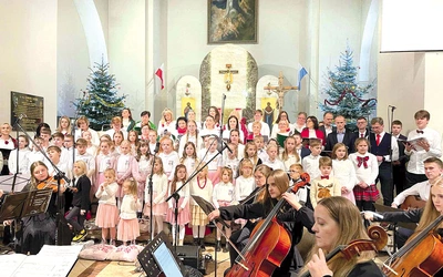 Koncert kolęd w Skierniewicach od kilku lat jest wyczekanym spotkaniem, pełnym wzruszeń, uśmiechów i przede wszystkim modlitwy.