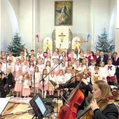 Koncert kolęd w Skierniewicach od kilku lat jest wyczekanym spotkaniem, pełnym wzruszeń, uśmiechów i przede wszystkim modlitwy.
