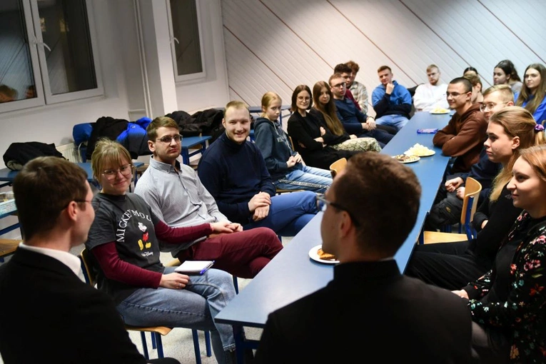 Klerycy i studenci o wierze i powołaniu