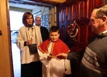 Wrocławscy biskupi mówią o kolędzie. Od drzwi do drzwi czy na zaproszenie?