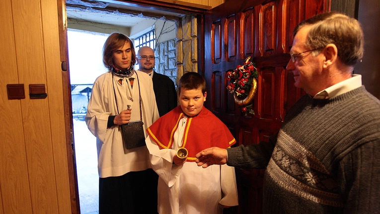Wrocławscy biskupi mówią o kolędzie. Od drzwi do drzwi czy na zaproszenie?