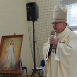 Miejsce miłosierdzia za kratami