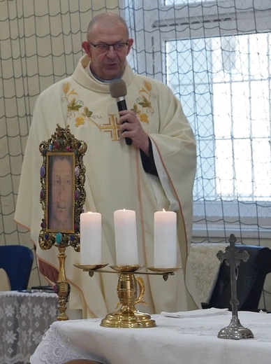 Miejsce miłosierdzia za kratami