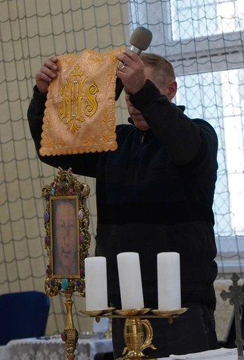 Miejsce miłosierdzia za kratami