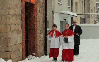 Wrocławscy biskupi o kolędzie: „Gdyby Pan Jezus chodził do ludzi na zaproszenie, to by nigdy z Nazaretu nie wyszedł”.