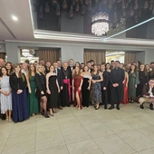 Piękni, młodzi i radośni