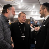 Żydzi i chrześcijanie wspólnie słuchają Ewangelii