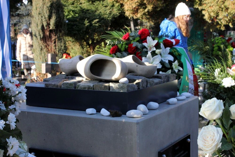 Odsłonięcie monumentu pamięci ofiar marszu śmierci