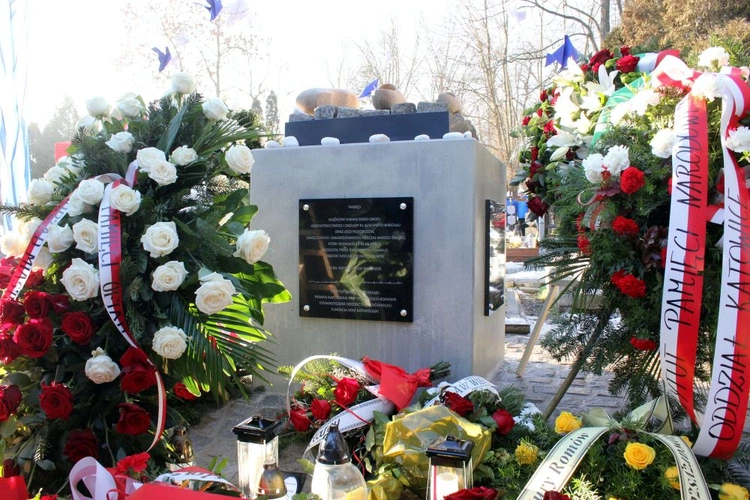 Odsłonięcie monumentu pamięci ofiar marszu śmierci