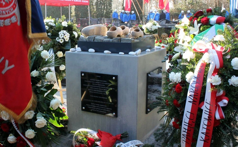 Odsłonięcie monumentu pamięci ofiar marszu śmierci