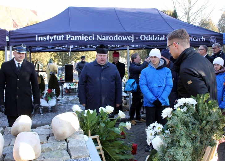Odsłonięcie monumentu pamięci ofiar marszu śmierci