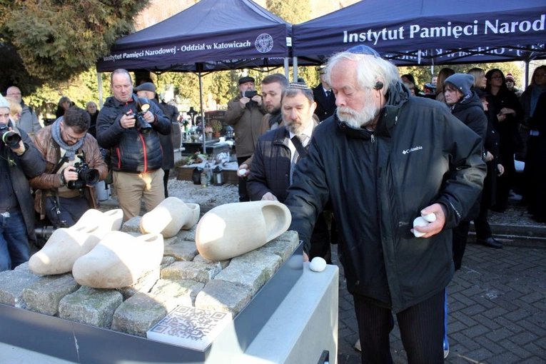 Odsłonięcie monumentu pamięci ofiar marszu śmierci