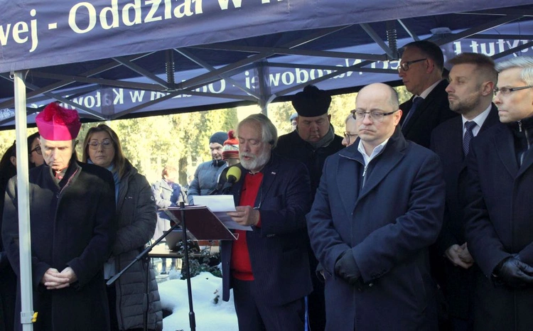 Odsłonięcie monumentu pamięci ofiar marszu śmierci