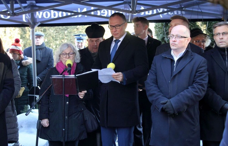 Odsłonięcie monumentu pamięci ofiar marszu śmierci