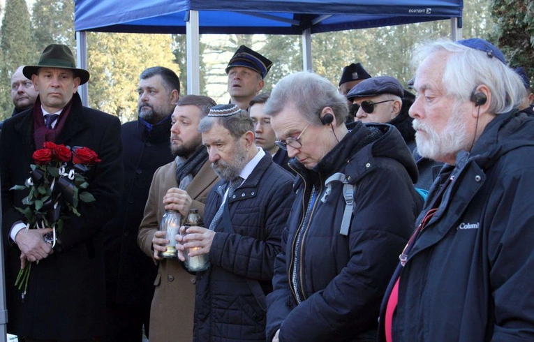 Odsłonięcie monumentu pamięci ofiar marszu śmierci
