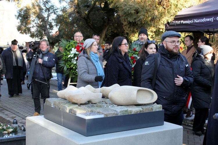 Odsłonięcie monumentu pamięci ofiar marszu śmierci