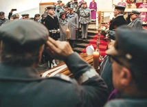 	Hołd ks. Edmundowi oddali m.in. piłsudczycy, których krajowym kapelanem był od 2019 roku.