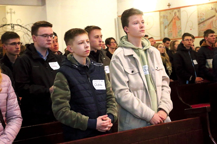 	Nauki przygotowano z myślą o młodzieży męskiej ze szkół średnich i starszej. 