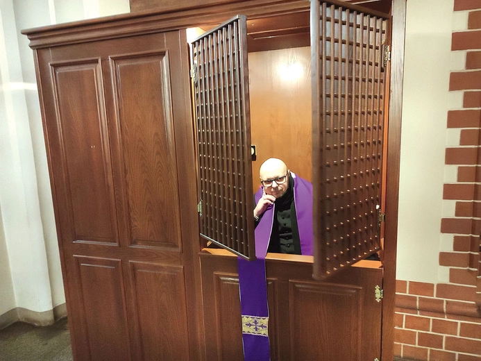 Ks. Marek Matyszek już rozpoczął swoje dyżury.