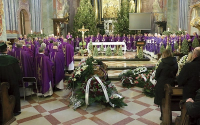 	Zmarłego kapłana polecamy modlitwie.