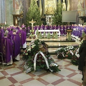 	Zmarłego kapłana polecamy modlitwie.