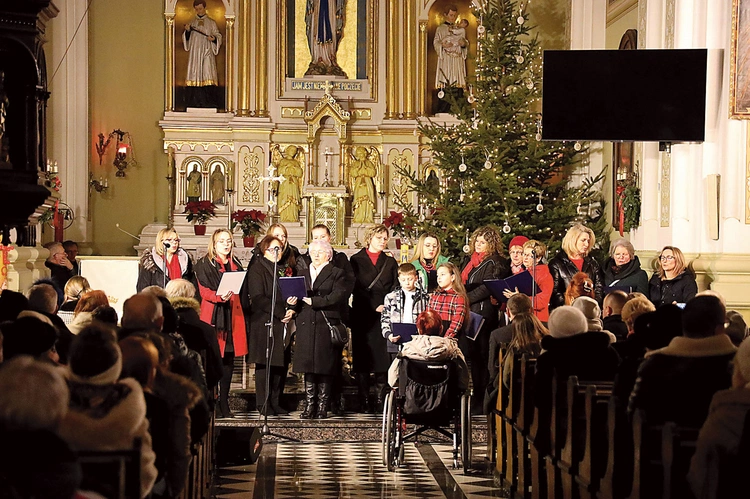 Przed publicznością wystąpili m.in. członkowie klubów seniora i kół gospodyń wiejskich.