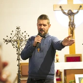 – Kiedy Bóg daje ci powołanie, to trzeba iść, zacząć działać – przekonywał Szymon Hotała.