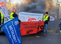 Bielsko-Biała. Pikieta przed siedzibą spółki Adler. Pracownicy boją się zwolnień