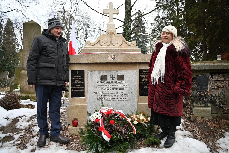 Odnowiono mogiłę powstańca artysty