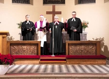 	Modlitwie przewodniczył bp Marian Niemiec,  który do 2024 r. był biskupem diecezji katowickiej  Kościoła Ewangelicko-Augsburskiego w Polsce.