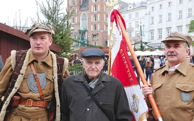 	Kpt. Szacoń, dopóki starczało mu sił, nie tracił żadnej okazji do dawania świadectwa o walce żołnierzy jego pokolenia o Polskę.