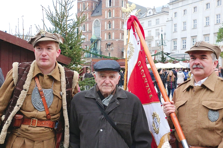 	Kpt. Szacoń, dopóki starczało mu sił, nie tracił żadnej okazji do dawania świadectwa o walce żołnierzy jego pokolenia o Polskę.