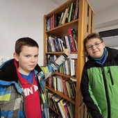 Ignacy (z lewej) i Michał nie uciekają od lektur.