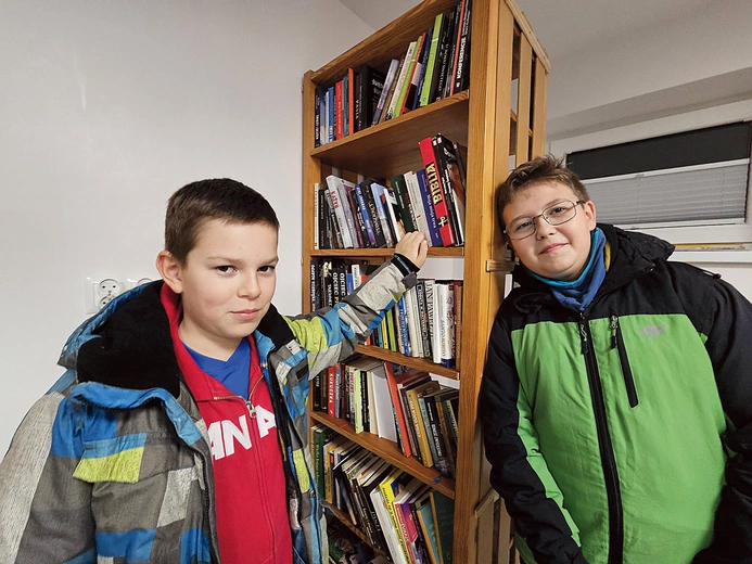 Ignacy (z lewej) i Michał nie uciekają od lektur.