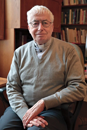 Ks. prof. dr hab. Łukasz Kamykowski Ur. w 1951 r. Od 1979 r. kapłan archidiecezji krakowskiej, wieloletni (dziś już emerytowany) pracownik Uniwersytetu Papieskiego Jana Pawła II w Krakowie (wcześniej: Papieskiej Akademii Teologicznej), wieloletni dyrektor Instytutu Ekumenii i Dialogu na tejże uczelni. Teolog dialogu, w szczególności chrześcijańsko- -żydowskiego.