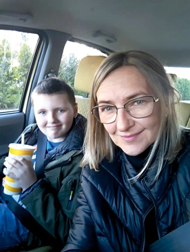 Zachwyca mnie  radością życia