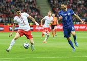Robert Lewandowski z orzełkiem na piersi występuje 17 lat. Wciąż jest siłą napędową drużyny, która w tym roku powalczy o awans na turniej mistrzostw świata 