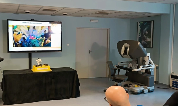 Katowice. 100 operacji z użyciem robota Da Vinci