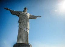 Symbolika religijna może pozostać w miejscach publicznych