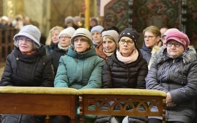 Maryja nas w tym prowadzi