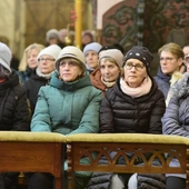 Maryja nas w tym prowadzi