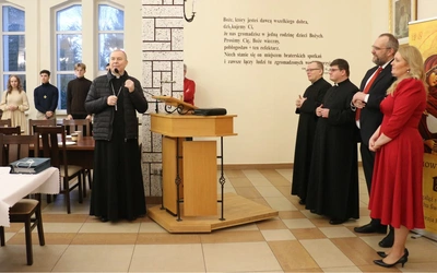 - Życzę wam, byście światło, które jest w Chrystusie, nieśli w sobie i potrafili je wprowadzić w życie - mówił bp Piotr Turzyński.